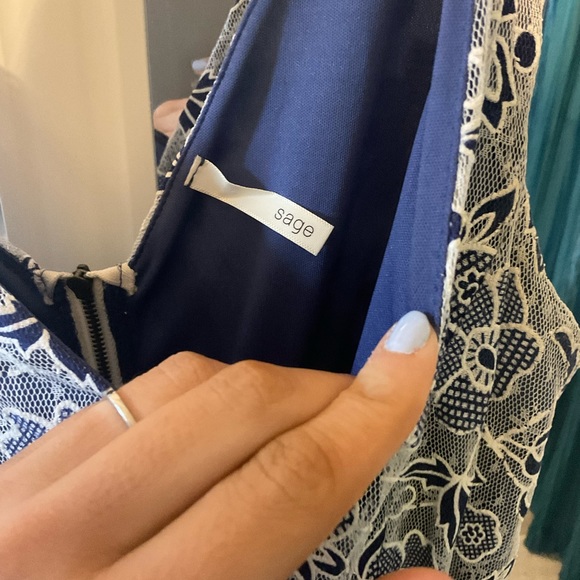 Blue lace mini dress - Picture 3 of 3